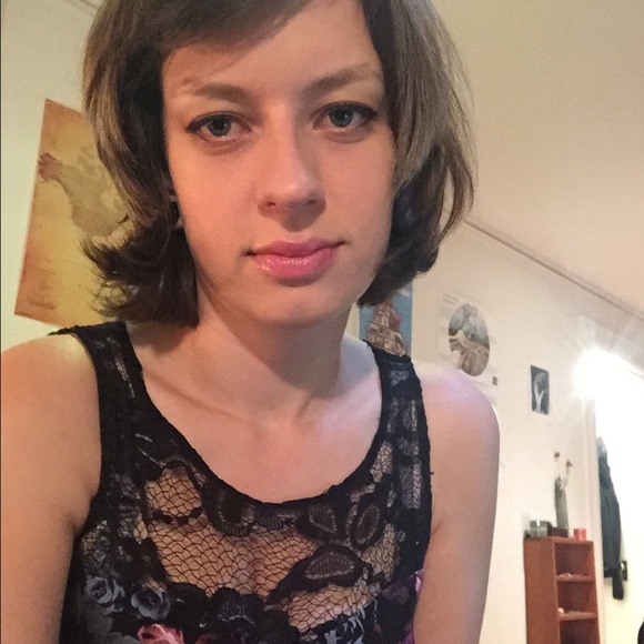 Meet your Posher, Roxanne - Picture 2 of 3