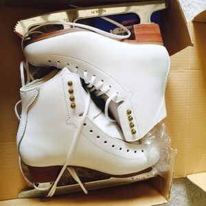 Jackson ultima figure skates