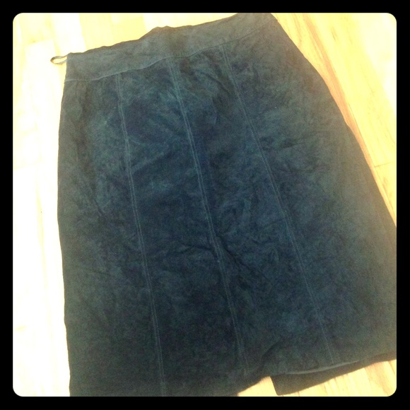 Ann Taylor
Black 100% Leather Skirt