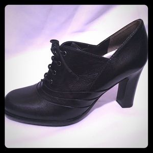naturalizer oxford heels