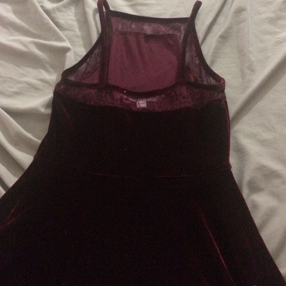 Urban outfitters Maroon velvet dress. - Picture 3 of 4