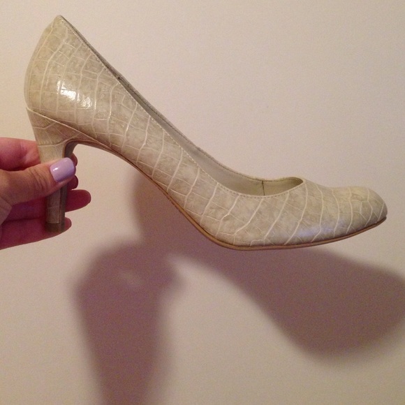 Beige heels