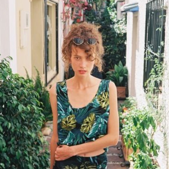 print rayon loose crop top jungle leaves