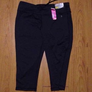 Danskin dri more workout capris large
