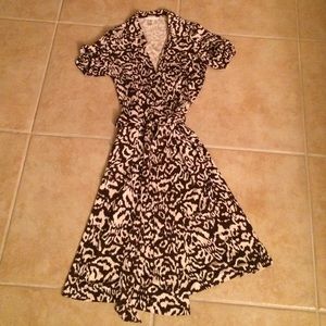 ✨Flash Sale✨DvF short sleeve wrap dress sz 4