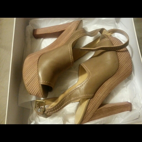 ALMOST NEW olive platforms