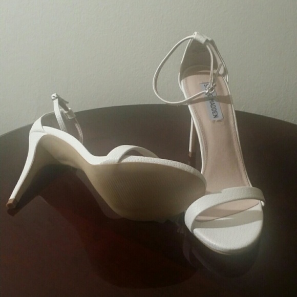 D/C. Steve Madden "Stecy" White Ankle Strap Sandal - Picture 2 of 4