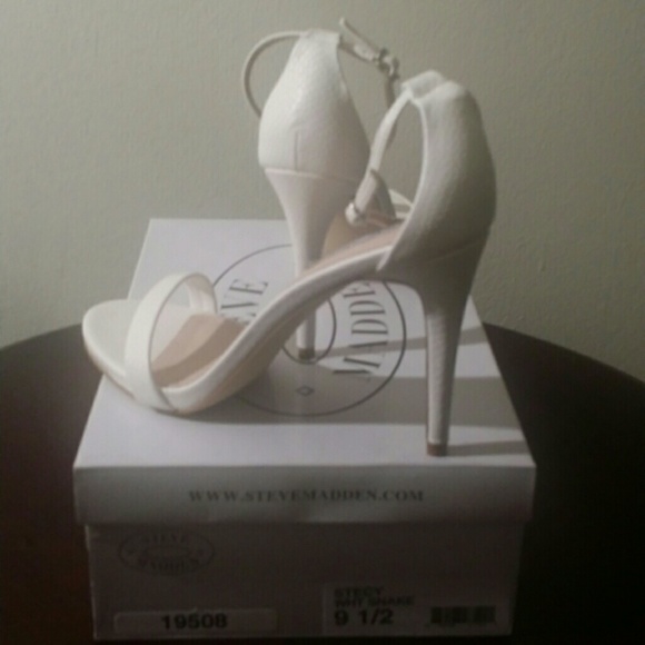D/C. Steve Madden "Stecy" White Ankle Strap Sandal - Picture 4 of 4