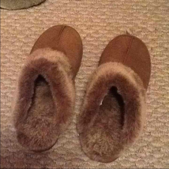 slippers . 5/6