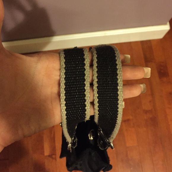 Guess Purse - Picture 3 of 4