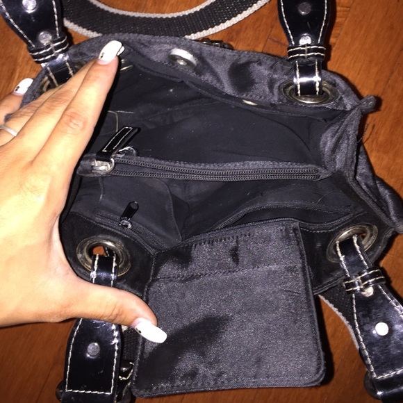 Guess Purse - Picture 4 of 4