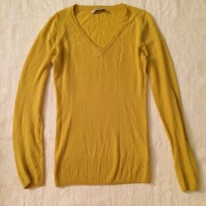 Yellow v-neck sweater S. Feels like XS.