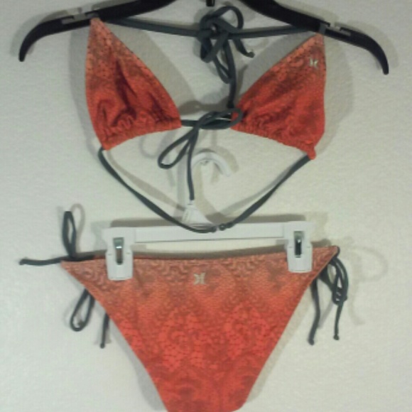 Matching Hurley bikini - Picture 1 of 3
