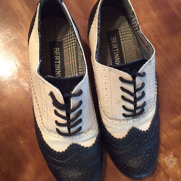 TRADED Genuine Leather Oxfords- European - Picture 2 of 2