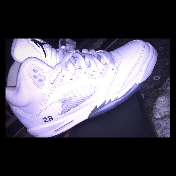 Jordan Retro 5 Metallicas - Picture 1 of 3