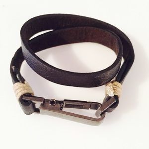 Urban Outfitters clasp bracelet