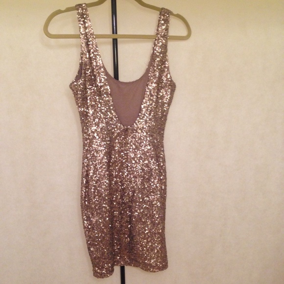 Sequin gold low back body con dress - Picture 2 of 2