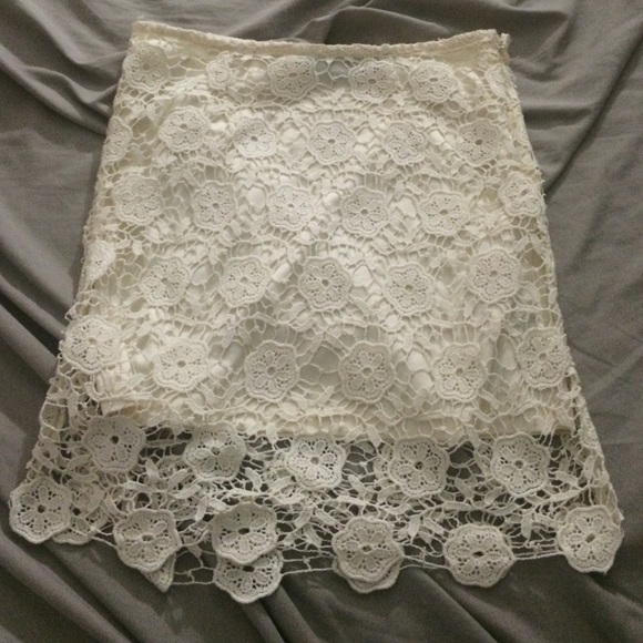 Adorable crochet daisy skirt. - Picture 1 of 2