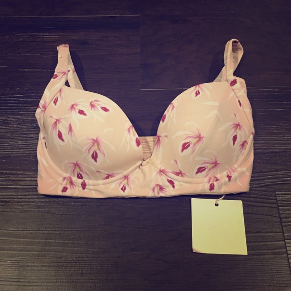 Acacia Belize top