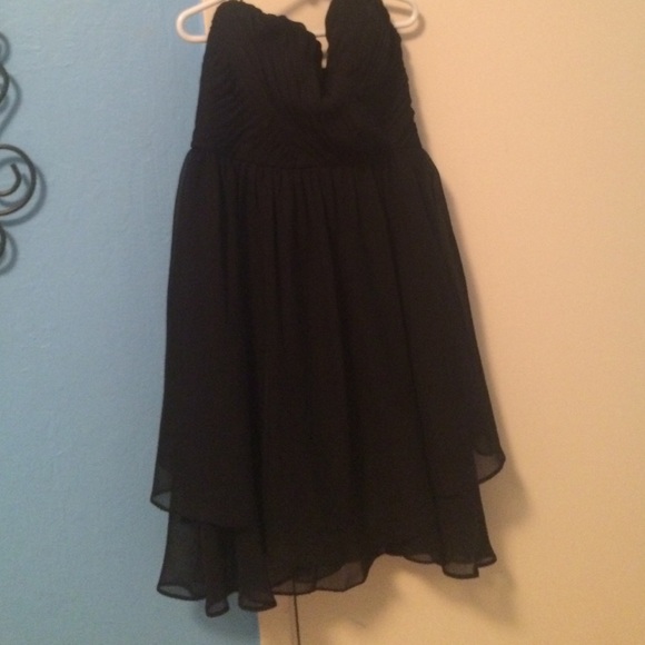 Sleeveless Black Dress - Picture 2 of 4