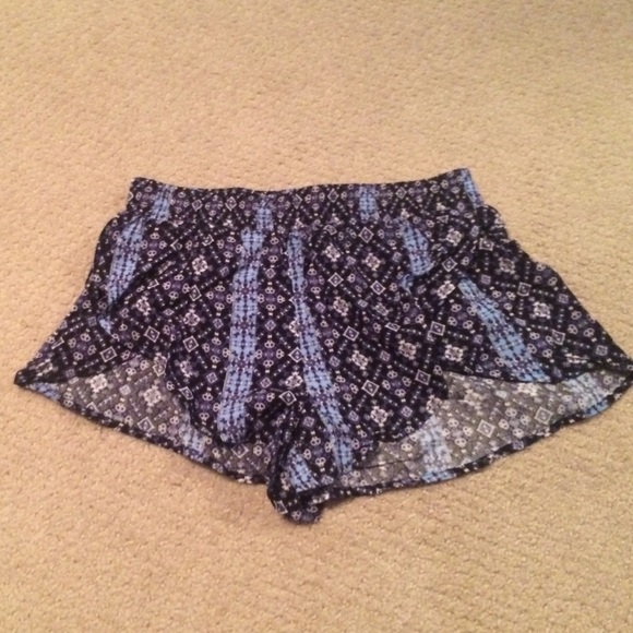 Patterned Shorts - Picture 1 of 4