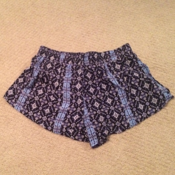 Patterned Shorts - Picture 2 of 4