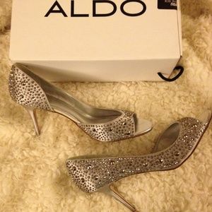 ALDO Shoes Aelizia Size 8.5 Silver/grey Satin