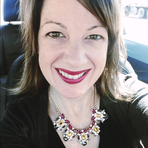 Meet your Posher, Anya - Picture 5 of 8