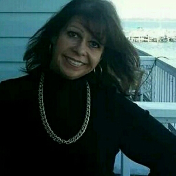 Meet your Posher, Julie - Picture 2 of 2