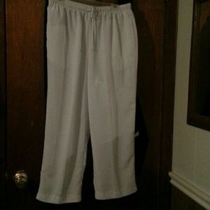 Susan Graver. Style  Capri pants