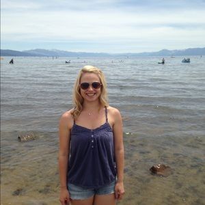 Meet your Posher, Candice