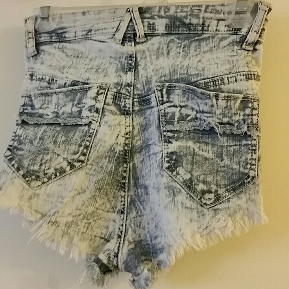Shorts - Picture 2 of 3