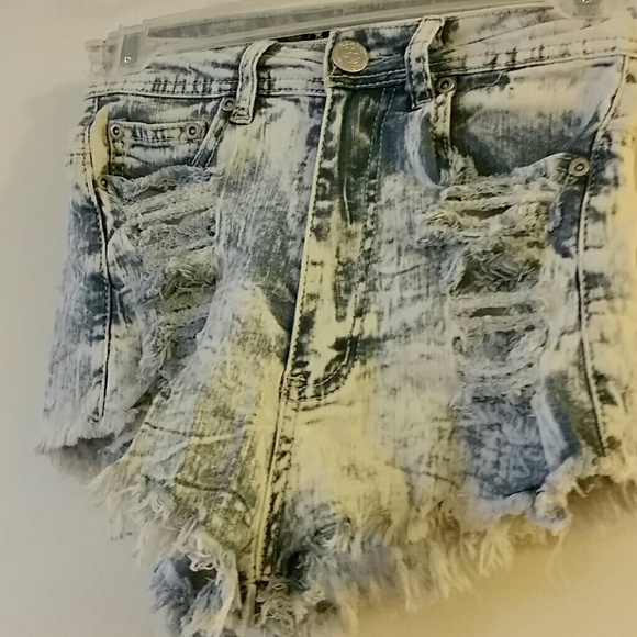 Shorts - Picture 3 of 3