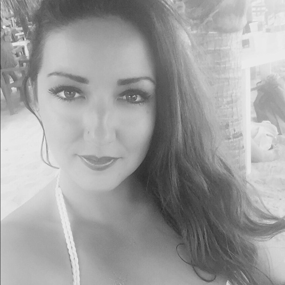 Meet your Posher, Candace - Picture 2 of 2