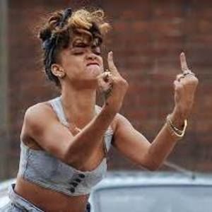 Meet your Posher, Estella