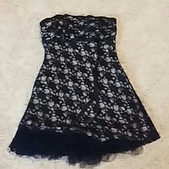 Lacey zip up black and white dress