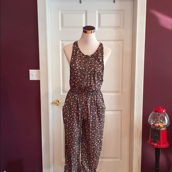 Razorback jumpsuit with pockets. NWT