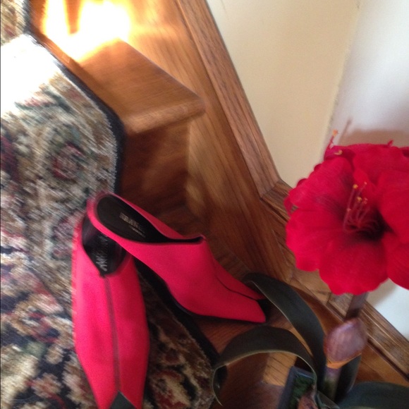 Rangoni Red Mules wth black patent trim