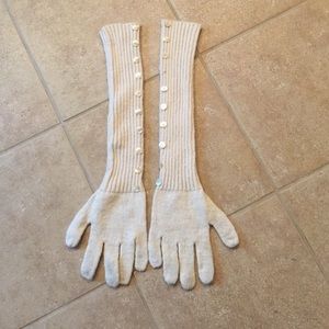 Beige wooden ships gloves