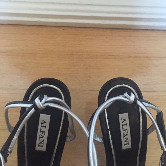 sandals - Picture 3 of 4