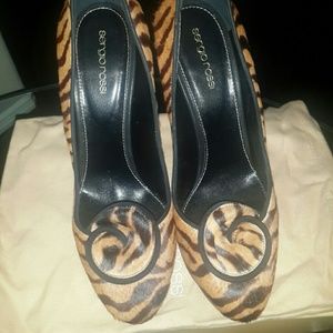 Leopard pumps
