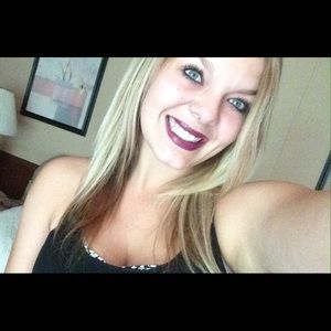 Meet your Posher, Lacee
