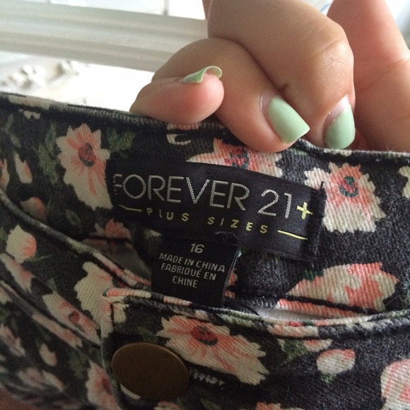 Forever 21 floral shorts - Picture 3 of 3
