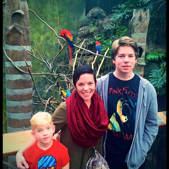 Meet your Posher, Abigail - Picture 2 of 4