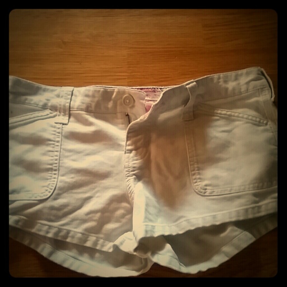 White Abercrombie & Fitch shorts