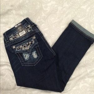 💲BEST deal on Posh for NWT Miss Me cropped jeans