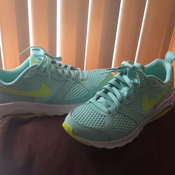 Nike Shoes - Nike Air max