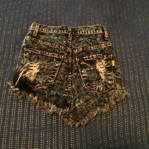 High waisted distressed denim shorts - Picture 2 of 2
