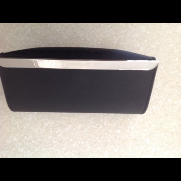 Sunglass Hut case - Picture 3 of 3