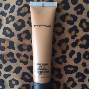 MAC Studio Sculpt Foundation NW43